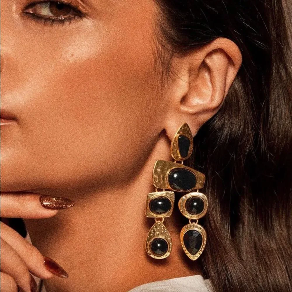 Black stone Earrings Q546